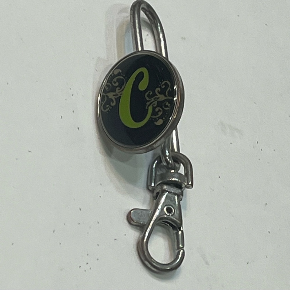 Alexx key finders initial “C” purse clip